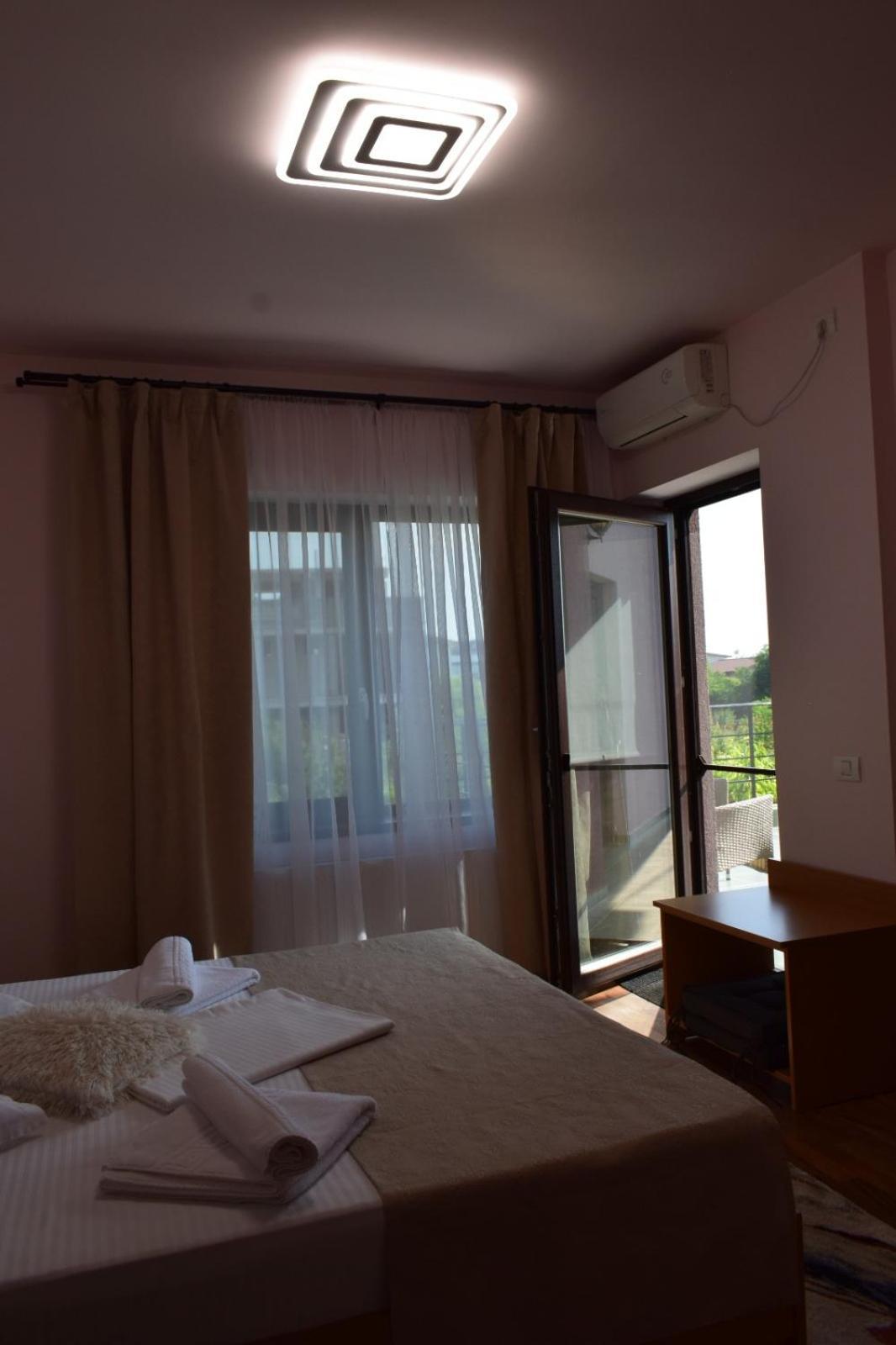 Kys House Hotel Techirghiol Kültér fotó